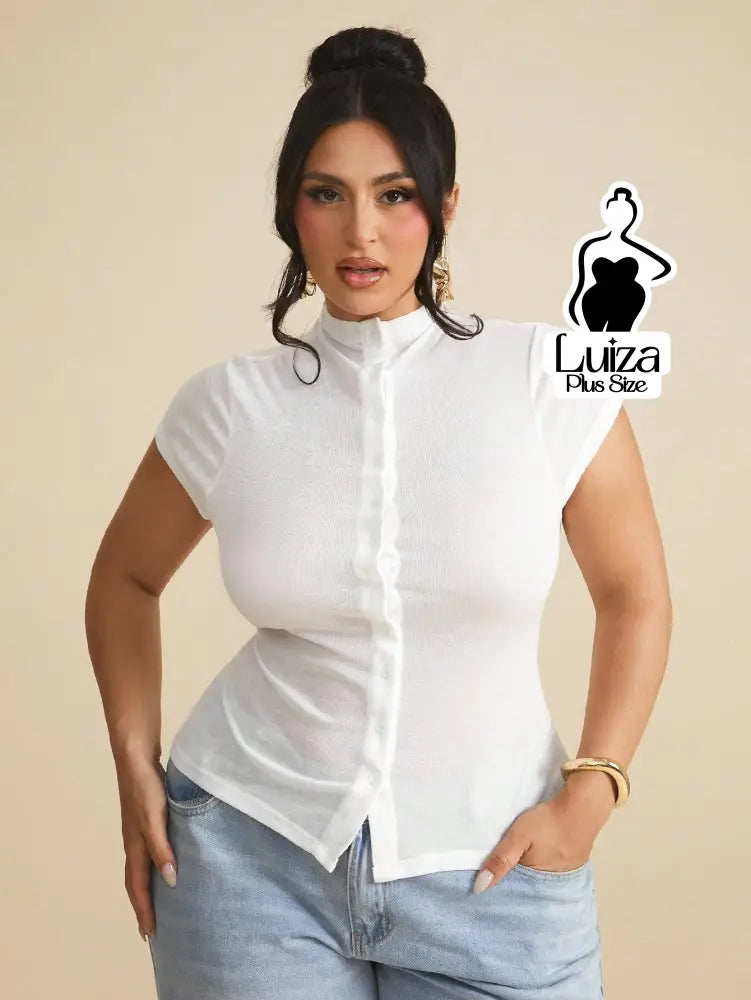 Blusa Manga Curta Gola Alta Botões Frontais Plus Size Blusa Manga Curta Gola Alta Botões Frontais Plus Size