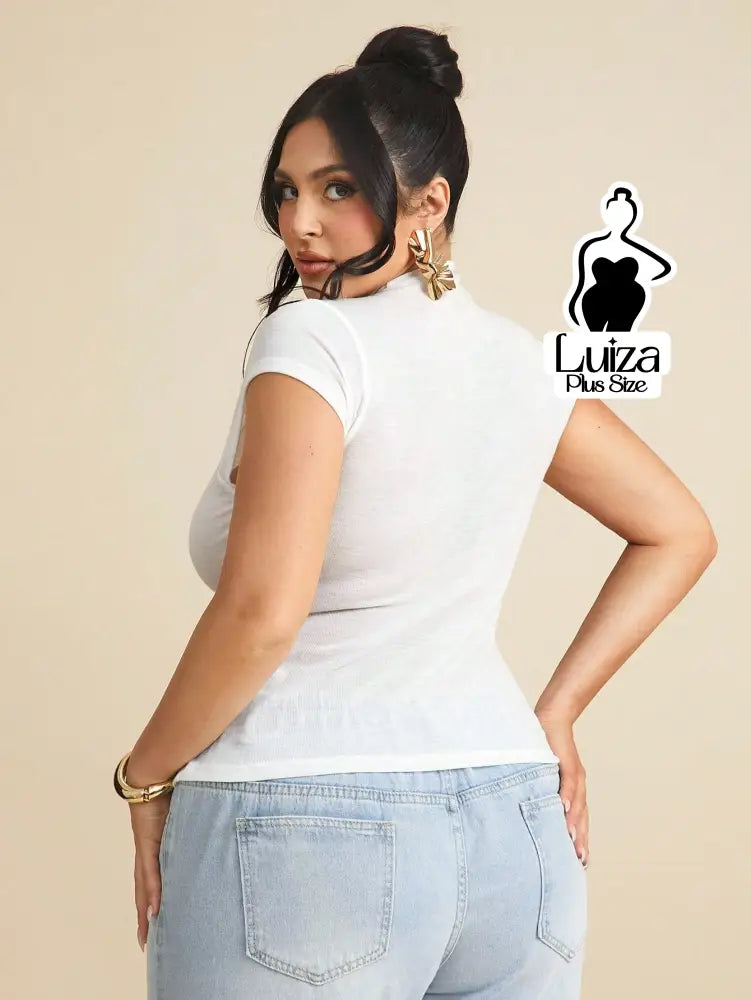 Blusa Manga Curta Gola Alta Botões Frontais Plus Size Blusa Manga Curta Gola Alta Botões Frontais Plus Size