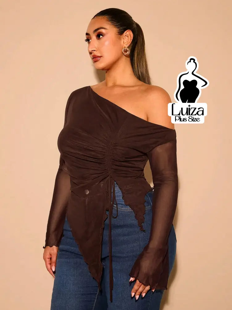 Blusa Ombro Só Manga Longa Tule Barra Assimétrica Plus Size Blusa Ombro Só Manga Longa Tule Barra Assimétrica Plus Size