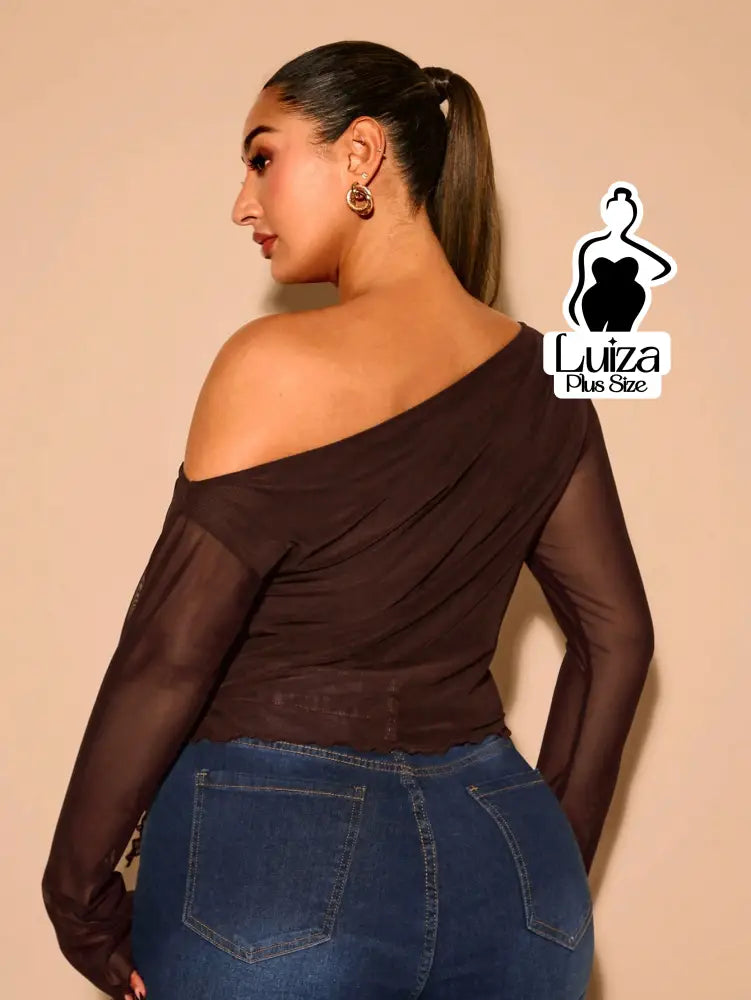 Blusa Ombro Só Manga Longa Tule Barra Assimétrica Plus Size Blusa Ombro Só Manga Longa Tule Barra Assimétrica Plus Size