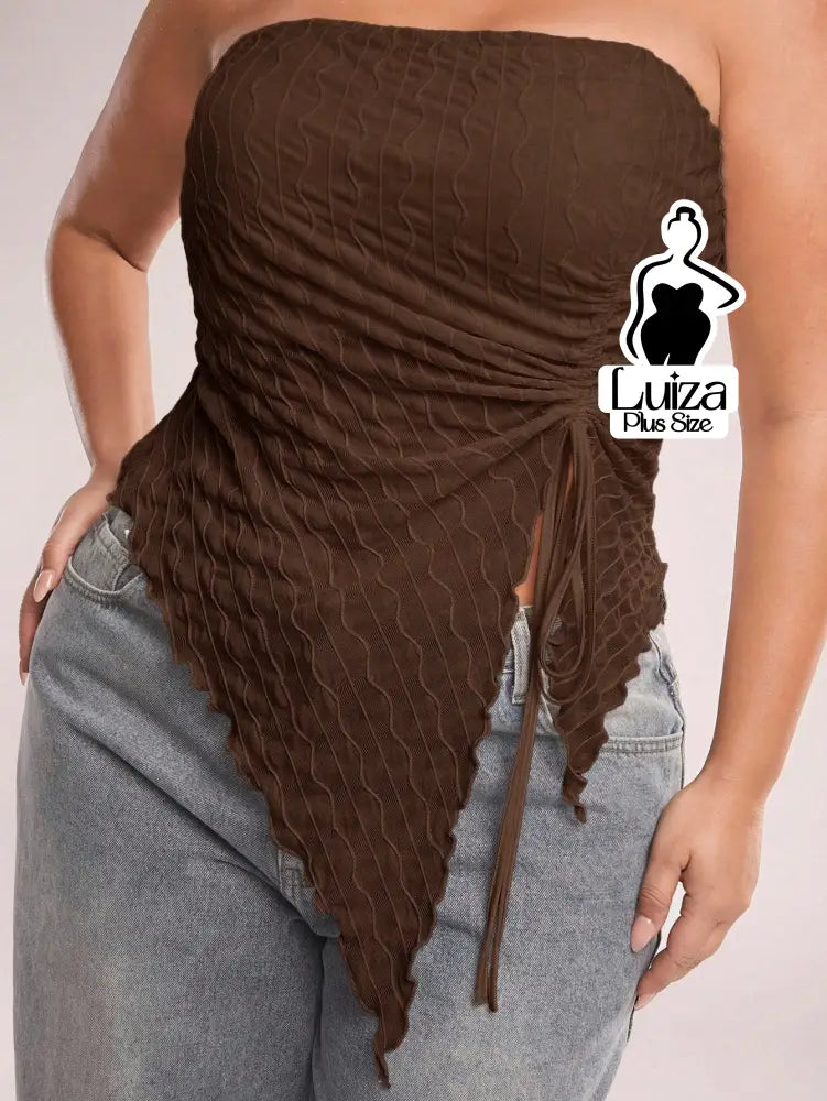 Blusa Tomara Que Caia Floral Estampada Assimétrica Plus Size Marrom / G Blusa Tomara Que Caia Floral Estampada