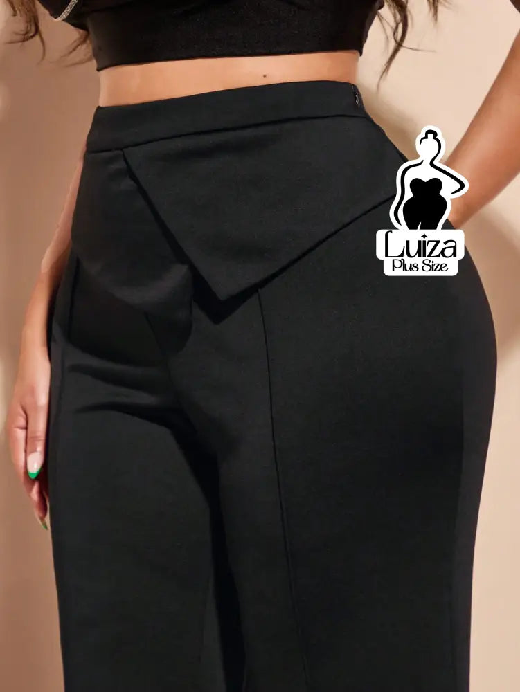 Calça Alfaiataria Cintura Alta Detalhe Transpassado Plus Size Calça Alfaiataria Cintura Alta Detalhe Transpassado Plus