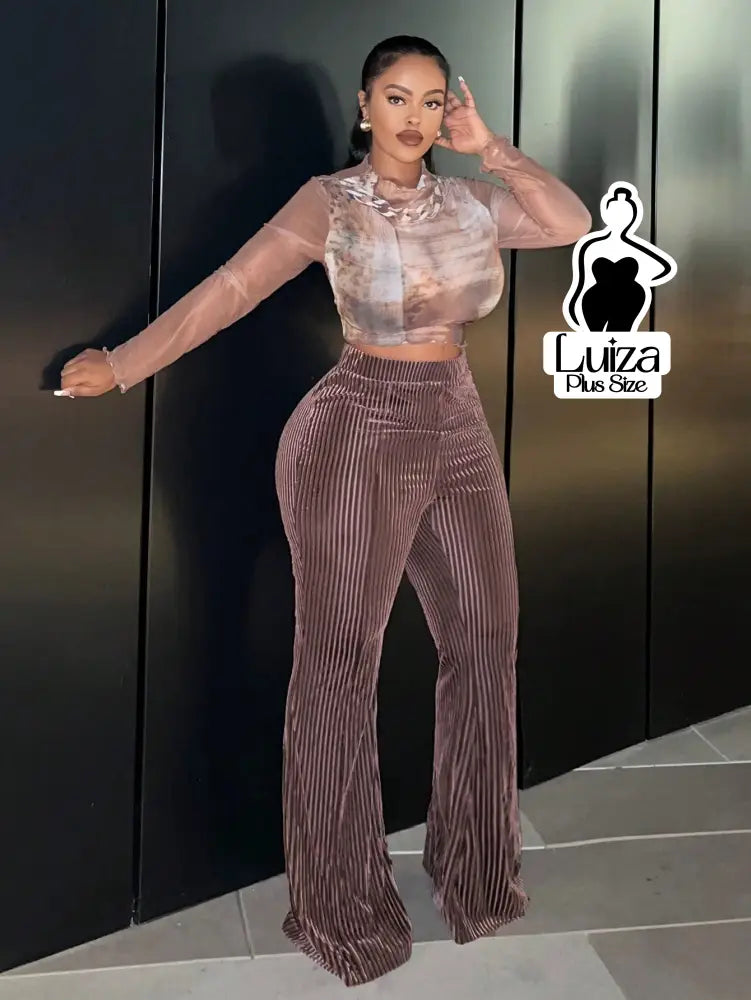 Calça Flare Cintura Alta Veludo Canelado Listrado Plus Size Calça Flare Cintura Alta Veludo Canelado Listrado Plus Size