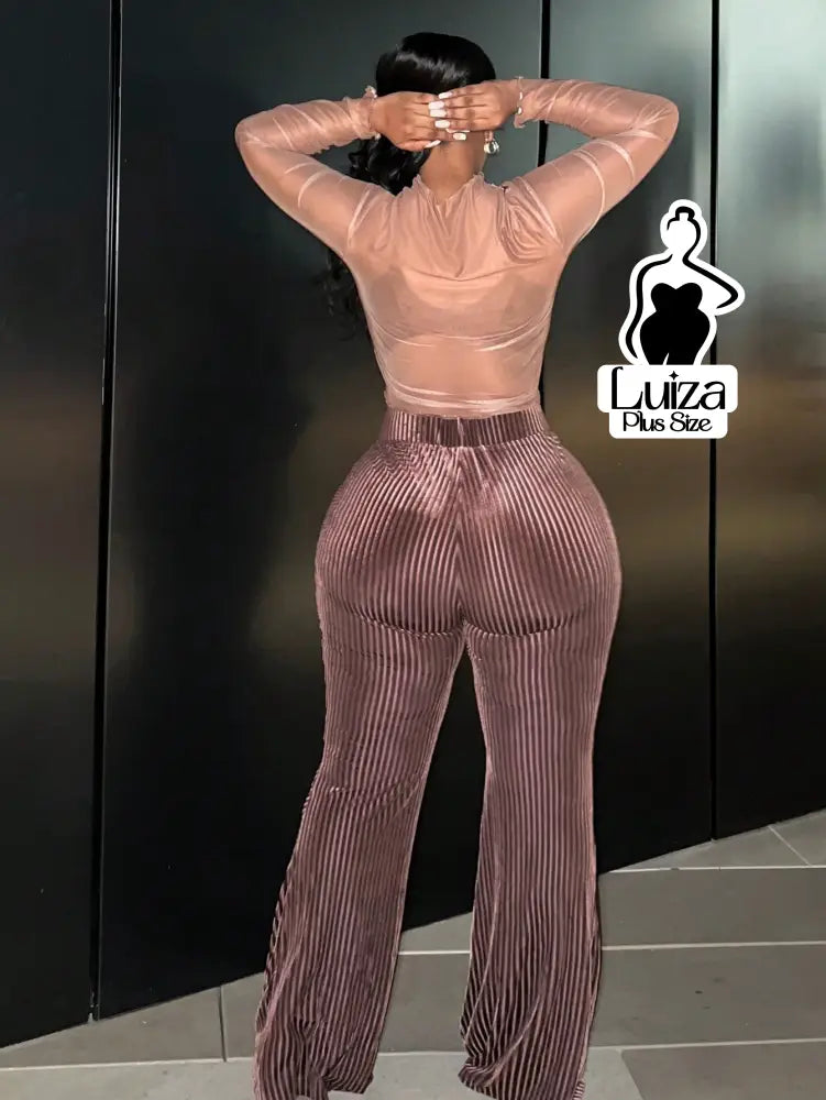 Calça Flare Cintura Alta Veludo Canelado Listrado Plus Size Calça Flare Cintura Alta Veludo Canelado Listrado Plus Size