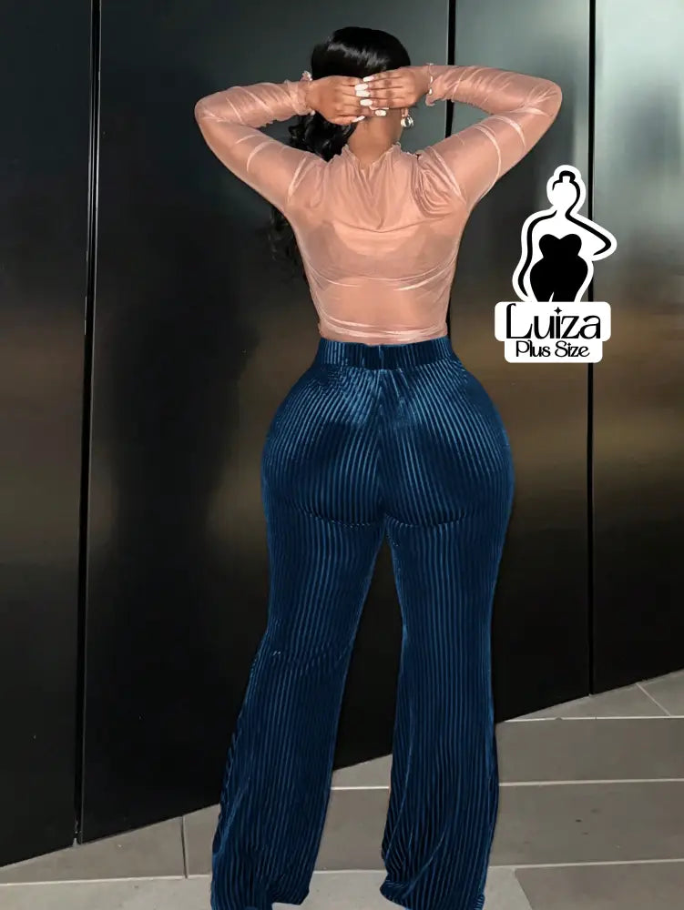 Calça Flare Cintura Alta Veludo Canelado Listrado Plus Size Calça Flare Cintura Alta Veludo Canelado Listrado Plus Size