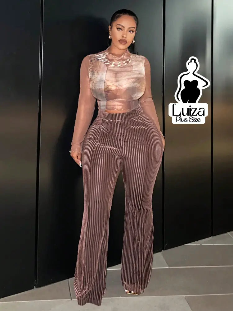 Calça Flare Cintura Alta Veludo Canelado Listrado Plus Size Calça Flare Cintura Alta Veludo Canelado Listrado Plus Size
