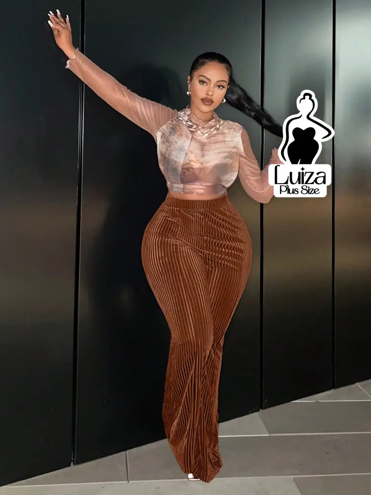 Calça Flare Cintura Alta Veludo Canelado Listrado Plus Size Calça Flare Cintura Alta Veludo Canelado Listrado Plus Size