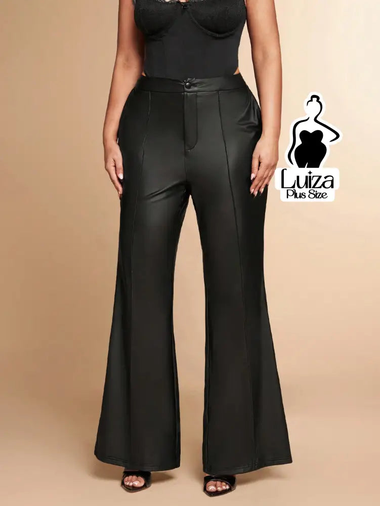 Calça Flare Efeito Couro Cintura Alta Elegante Plus Size Calça Flare Efeito Couro Cintura Alta Elegante Plus Size