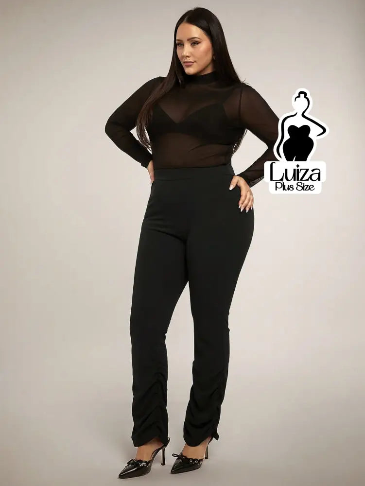 Calça Justa Cintura Alta Barra Franzida Plus Size Calça Justa Cintura Alta Barra Franzida Plus Size