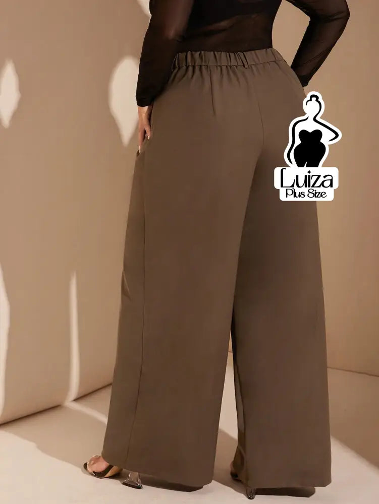 Calça Pantalona Alfaiataria Cintura Alta Com Pregas Plus Size Calça Pantalona Alfaiataria Cintura Alta Com Pregas Plus