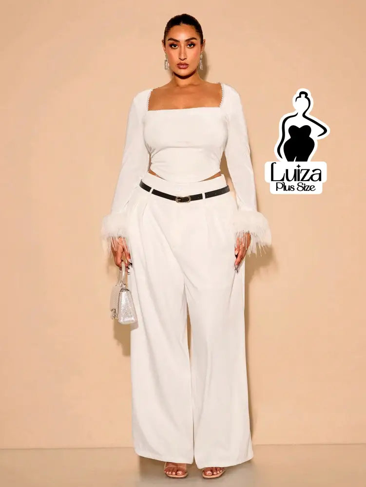 Calça Pantalona Recorte Moderno Toque Chic Plus Size Calça Pantalona Recorte Moderno Toque Chic Plus Size