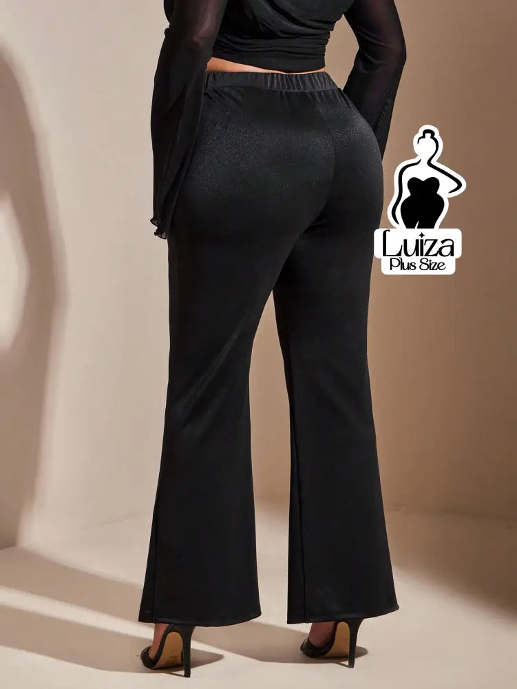 Calça Reta Cintura Alta Abertura Botões Plus Size Calça Reta Cintura Alta Abertura Botões Plus Size