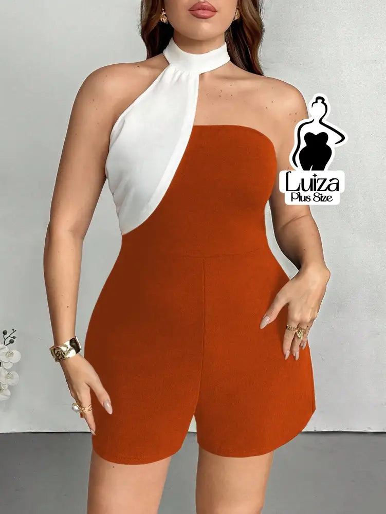 Macacão Curto Elegante Gola Alta Assimétrica Plus Size Macacão Curto Elegante Gola Alta Assimétrica Plus Size