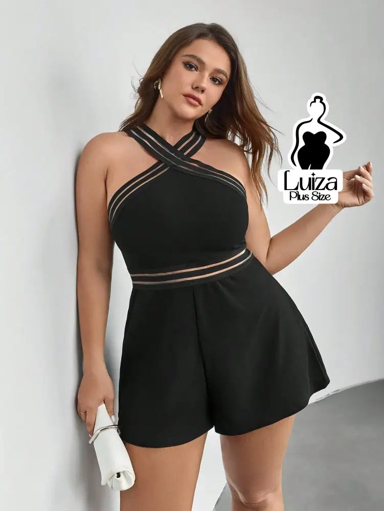 Macacão Curto Justo Decote Cruzado Detalhe Tule Plus Size Macacão Curto Justo Decote Cruzado Detalhe Tule Plus Size