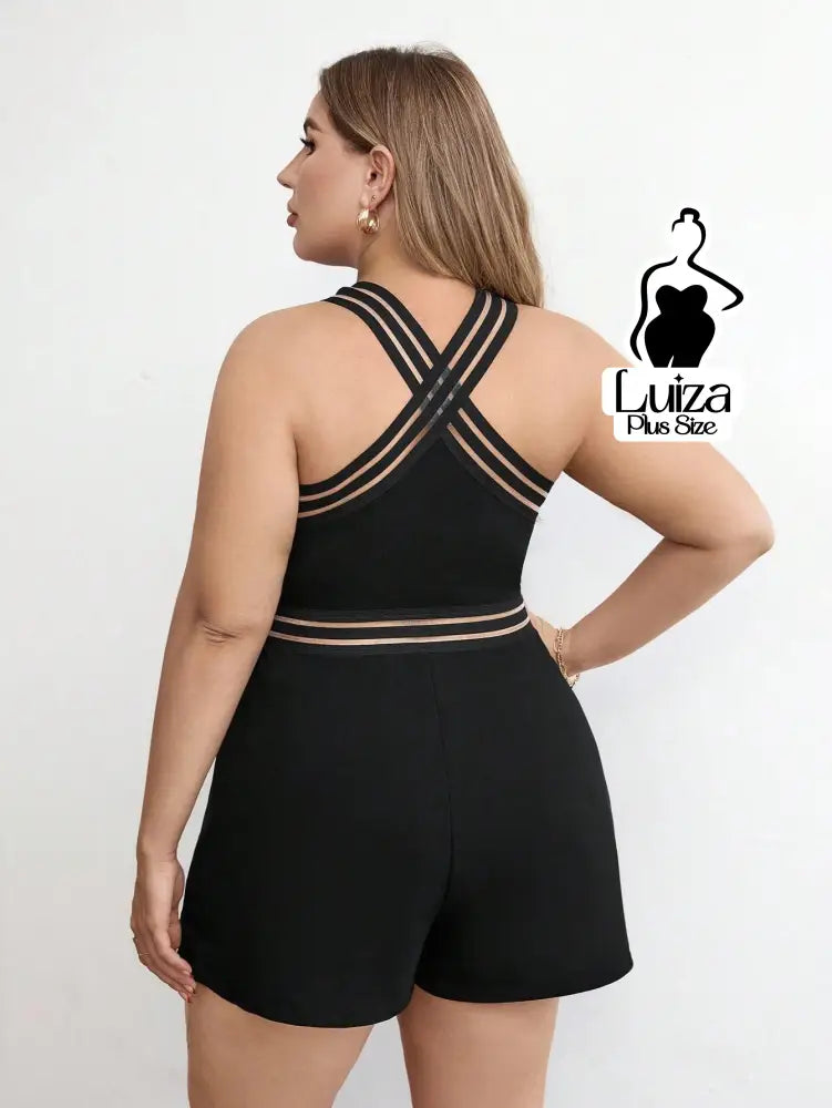 Macacão Curto Justo Decote Cruzado Detalhe Tule Plus Size Macacão Curto Justo Decote Cruzado Detalhe Tule Plus Size