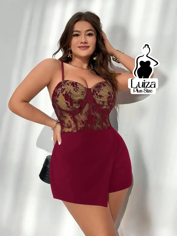 Macacão Curto Justo Renda Transparente No Busto Plus Size Macacão Curto Justo Renda Transparente No Busto Plus Size