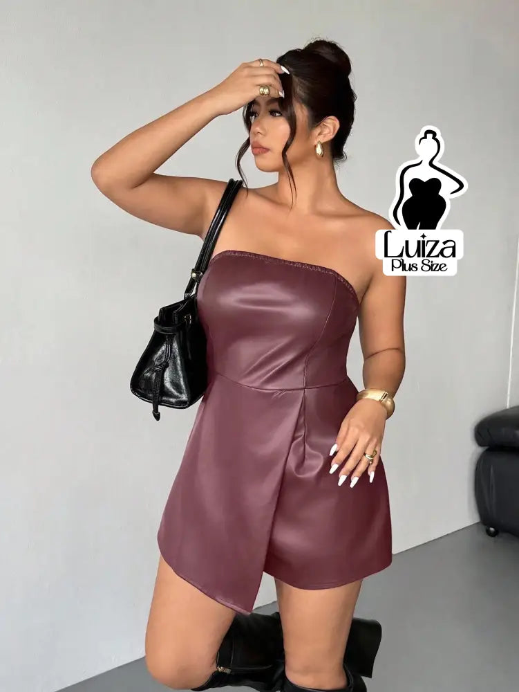 Macacão Curto Tomara Que Caia Couro Sintético Plus Size Macacão Curto Tomara Que Caia Couro Sintético Plus Size