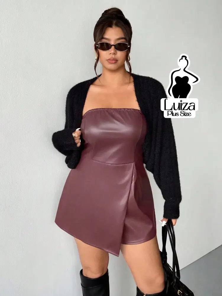 Macacão Curto Tomara Que Caia Couro Sintético Plus Size Macacão Curto Tomara Que Caia Couro Sintético Plus Size