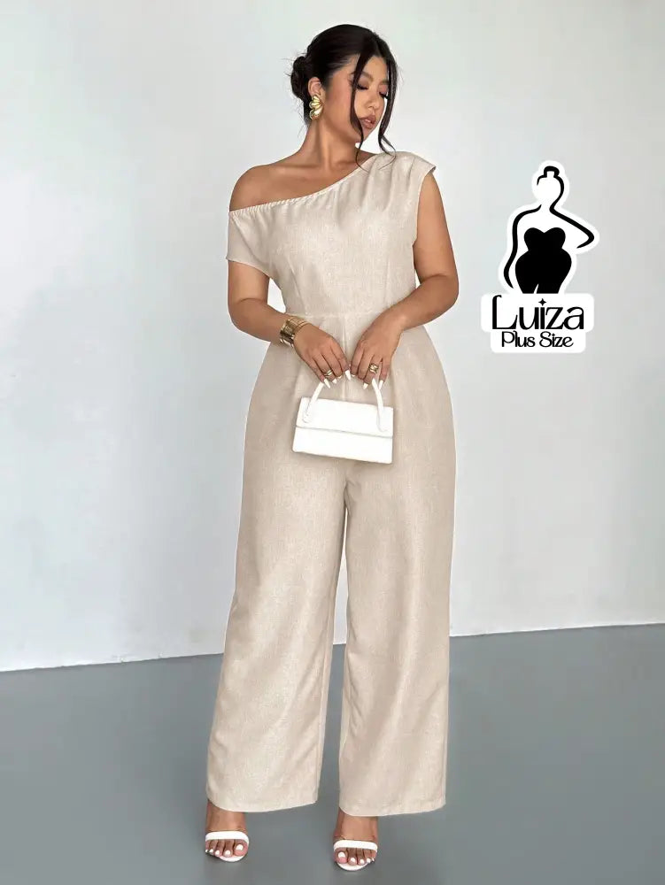 Macacão Longo Pantalona Decote Assimétrico Elegante Plus Size Macacão Longo Pantalona Decote Assimétrico Elegante Plus