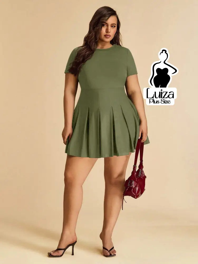 Vestido Curto Godê Plissado Manga Curta Plus Size Vestido Curto Godê Plissado Manga Curta Plus Size