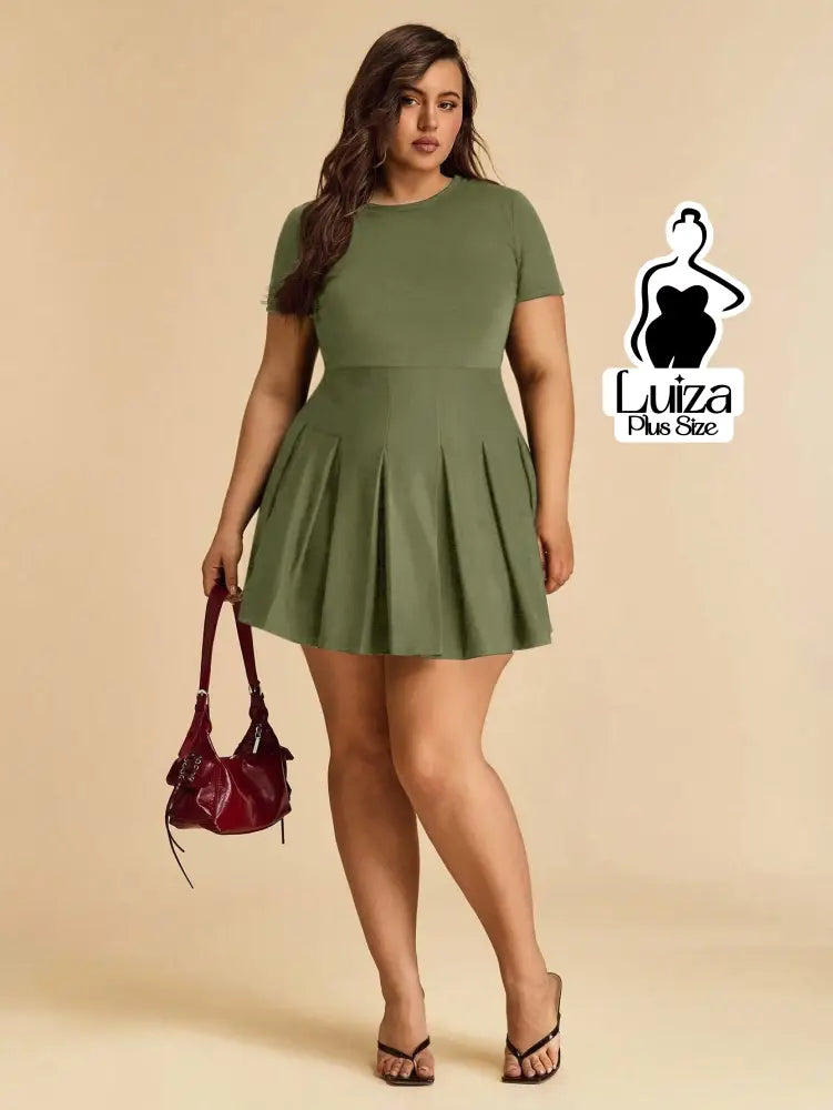 Vestido Curto Godê Plissado Manga Curta Plus Size Vestido Curto Godê Plissado Manga Curta Plus Size