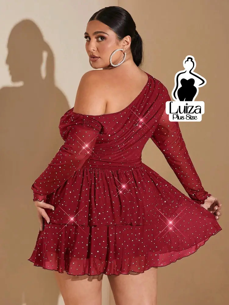 Vestido Curto Ombro Só Manga Longa Brilho Plus Size Vestido Curto Ombro Só Manga Longa Brilho Plus Size