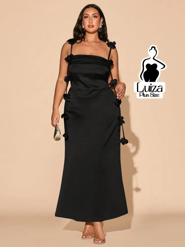 Vestido Longo Drapeado Aplicações Florais Laterais Plus Size Vestido Longo Drapeado Aplicações Florais Laterais Plus