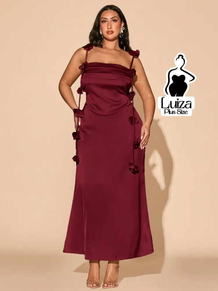 Vestido Longo Drapeado Aplicações Florais Laterais Plus Size Vestido Longo Drapeado Aplicações Florais Laterais Plus