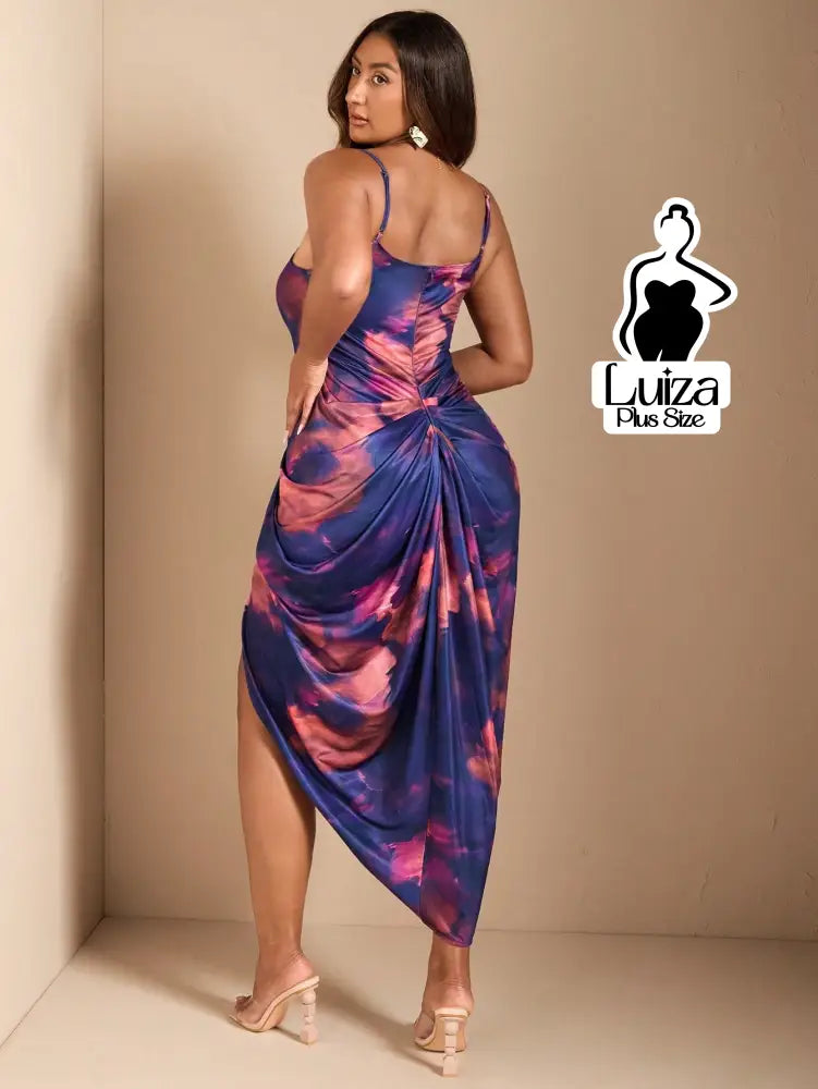 Vestido Longo Estampado Fenda Decote Drapeado Plus Size Vestido Longo Estampado Fenda Decote Drapeado Plus Size