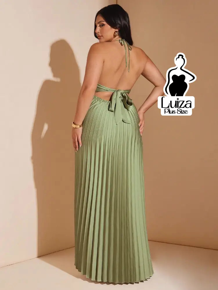 Vestido Longo Plissado Busto Torcido Costas Abertas Plus Size Vestido Longo Plissado Busto Torcido Costas Abertas Plus
