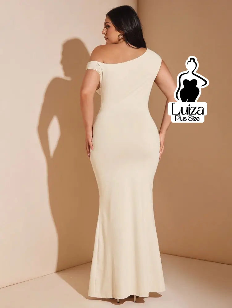 Vestido Longo Um Ombro Só Detalhe Assimétrico Plus Size Vestido Longo Um Ombro Só Detalhe Assimétrico Plus Size