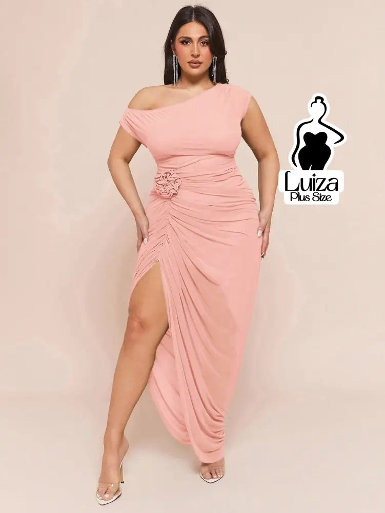 Vestido Longo Um Ombro Só Drapeado Detalhe Floral Plus Size Vestido Longo Um Ombro Só Drapeado Detalhe Floral Plus Size