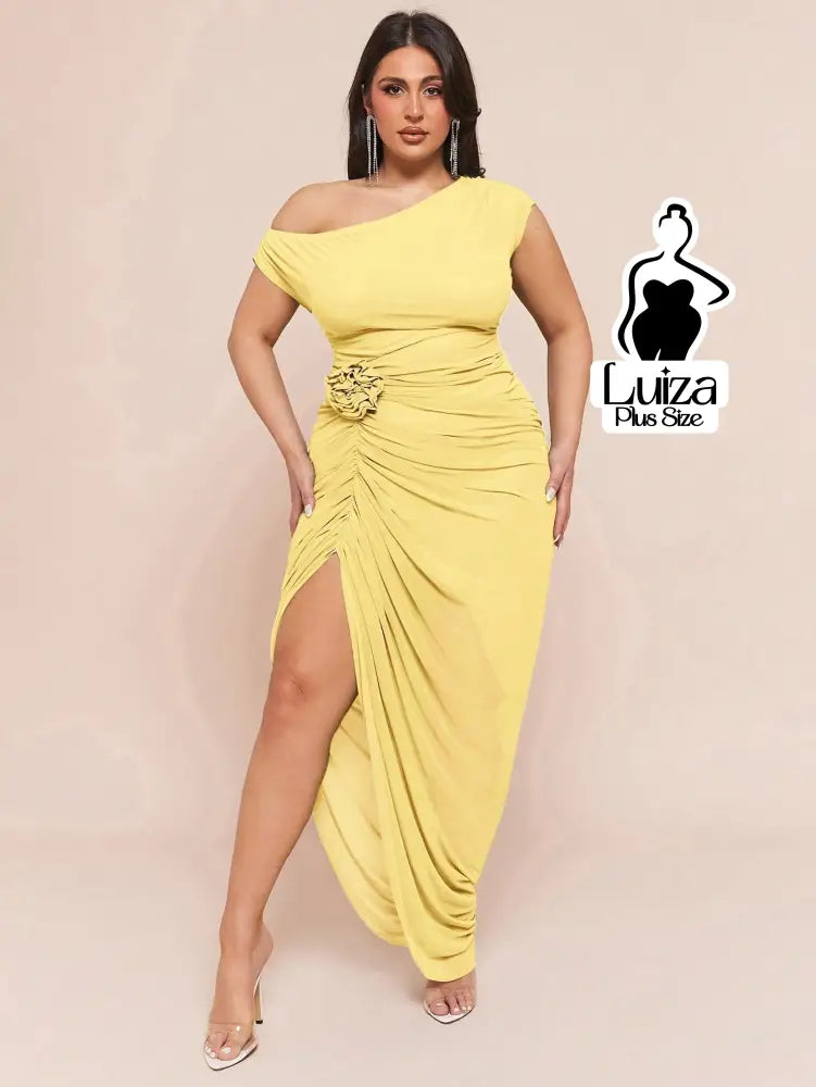 Vestido Longo Um Ombro Só Drapeado Detalhe Floral Plus Size Vestido Longo Um Ombro Só Drapeado Detalhe Floral Plus Size