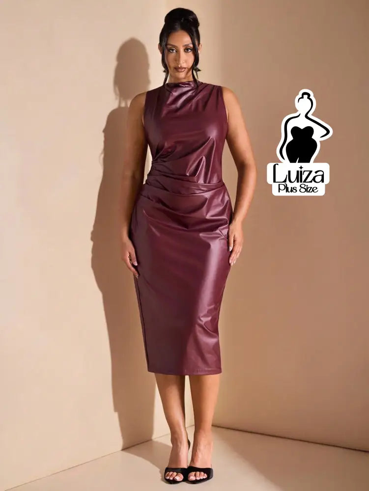 Vestido Midi Couro Sintético Drapeado Na Cintura Plus Size Vestido Midi Couro Sintético Drapeado Na Cintura Plus Size