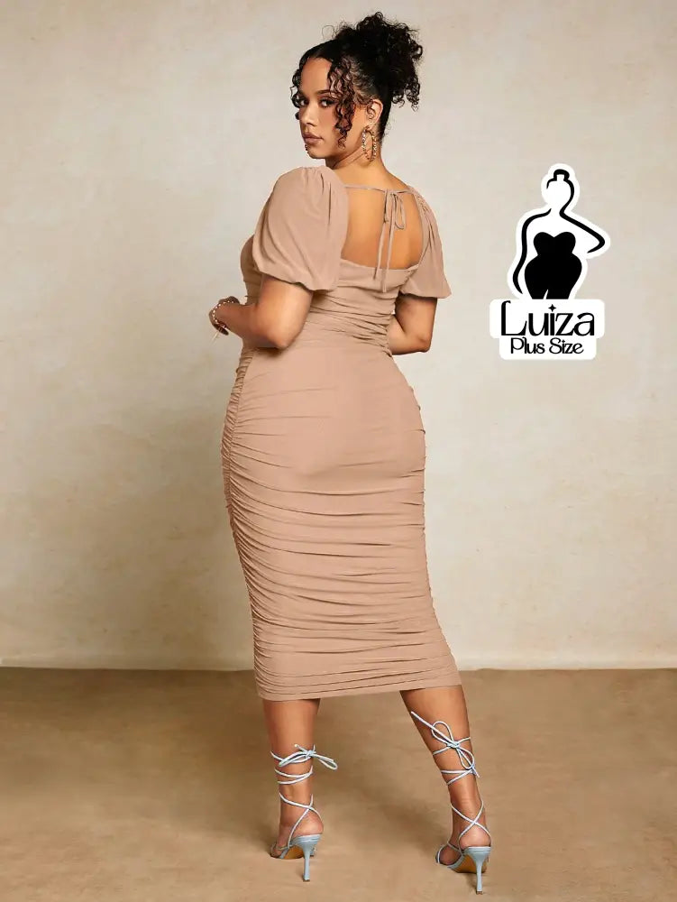 Vestido Midi Justo Decote Quadrado Manga Bufante Plus Size Vestido Midi Justo Decote Quadrado Manga Bufante Plus Size