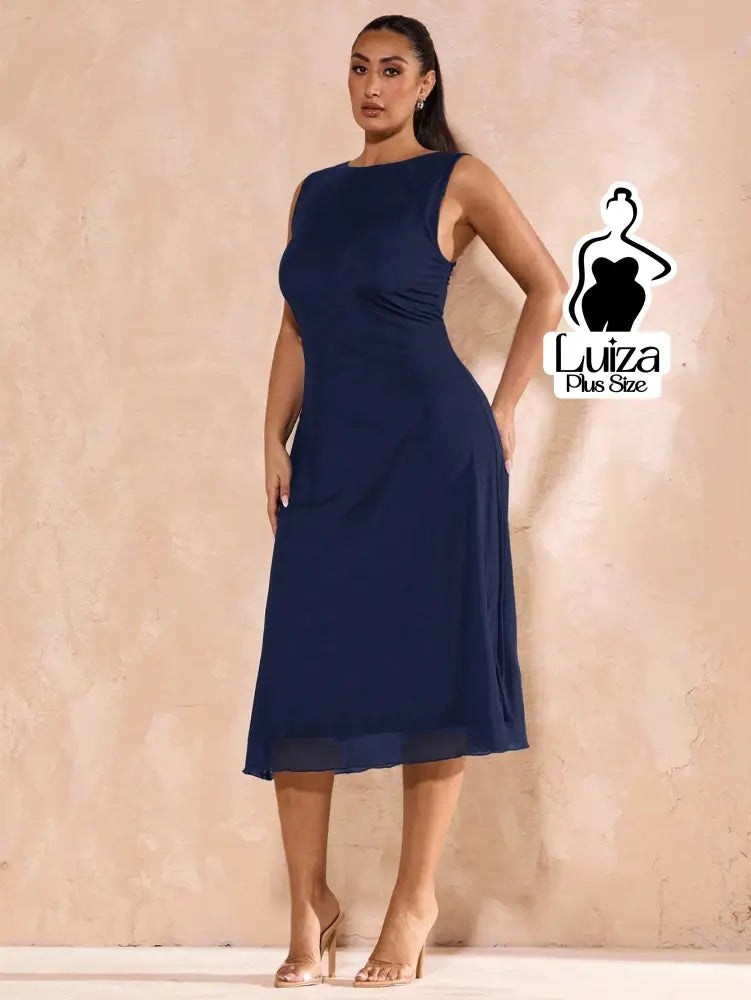 Vestido Midi Minimalista Sem Mangas Elegante Plus Size Vestido Midi Minimalista Sem Mangas Elegante Plus Size