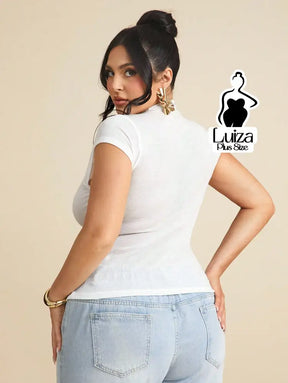 Blusa Manga Curta Gola Alta Botões Frontais Plus Size Blusa Manga Curta Gola Alta Botões Frontais Plus Size