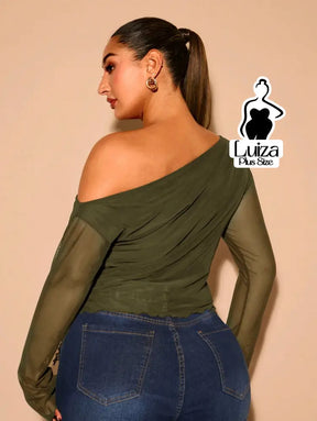Blusa Ombro Só Manga Longa Tule Barra Assimétrica Plus Size Blusa Ombro Só Manga Longa Tule Barra Assimétrica Plus Size
