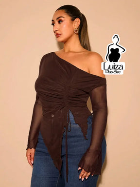 Blusa Ombro Só Manga Longa Tule Barra Assimétrica Plus Size Blusa Ombro Só Manga Longa Tule Barra Assimétrica Plus Size