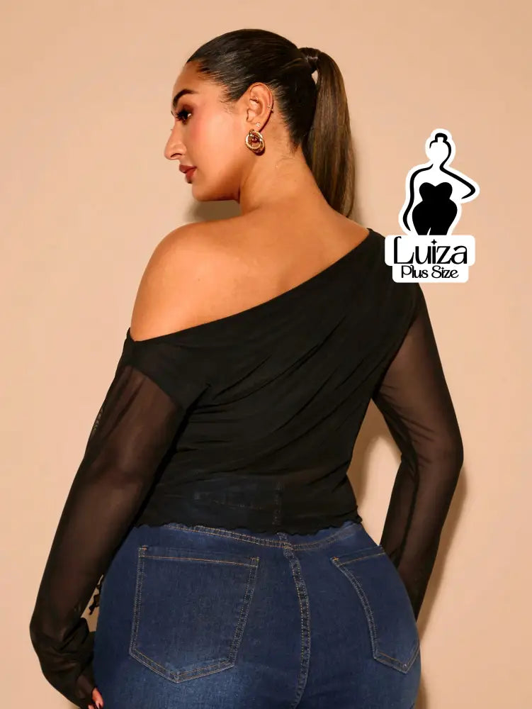Blusa Ombro Só Manga Longa Tule Barra Assimétrica Plus Size Blusa Ombro Só Manga Longa Tule Barra Assimétrica Plus Size