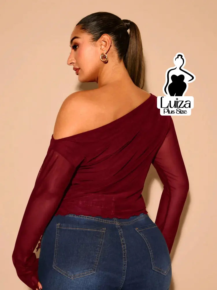 Blusa Ombro Só Manga Longa Tule Barra Assimétrica Plus Size Blusa Ombro Só Manga Longa Tule Barra Assimétrica Plus Size