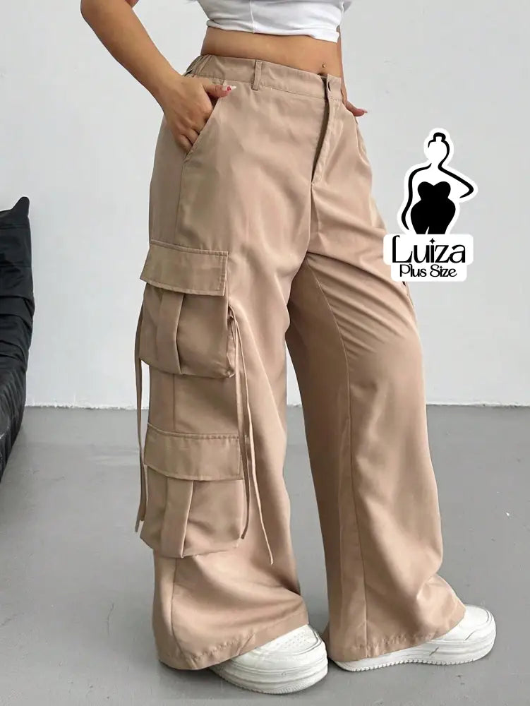Calça Cargo Wide Leg Cintura Alta Bolsos Laterais Plus Size Calça Cargo Wide Leg Cintura Alta Bolsos Laterais Plus Size
