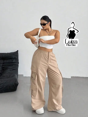 Calça Cargo Wide Leg Cintura Alta Bolsos Laterais Plus Size Calça Cargo Wide Leg Cintura Alta Bolsos Laterais Plus Size