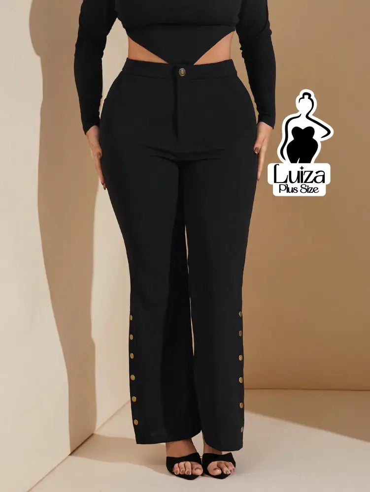 Calça Flare Alfaiataria Botões Laterais Plus Size Calça Flare Alfaiataria Botões Laterais Plus Size