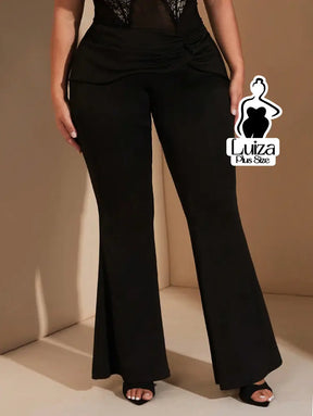 Calça Flare Alfaiataria Cintura Alta Elegante Plus Size Calça Flare Alfaiataria Cintura Alta Elegante Plus Size