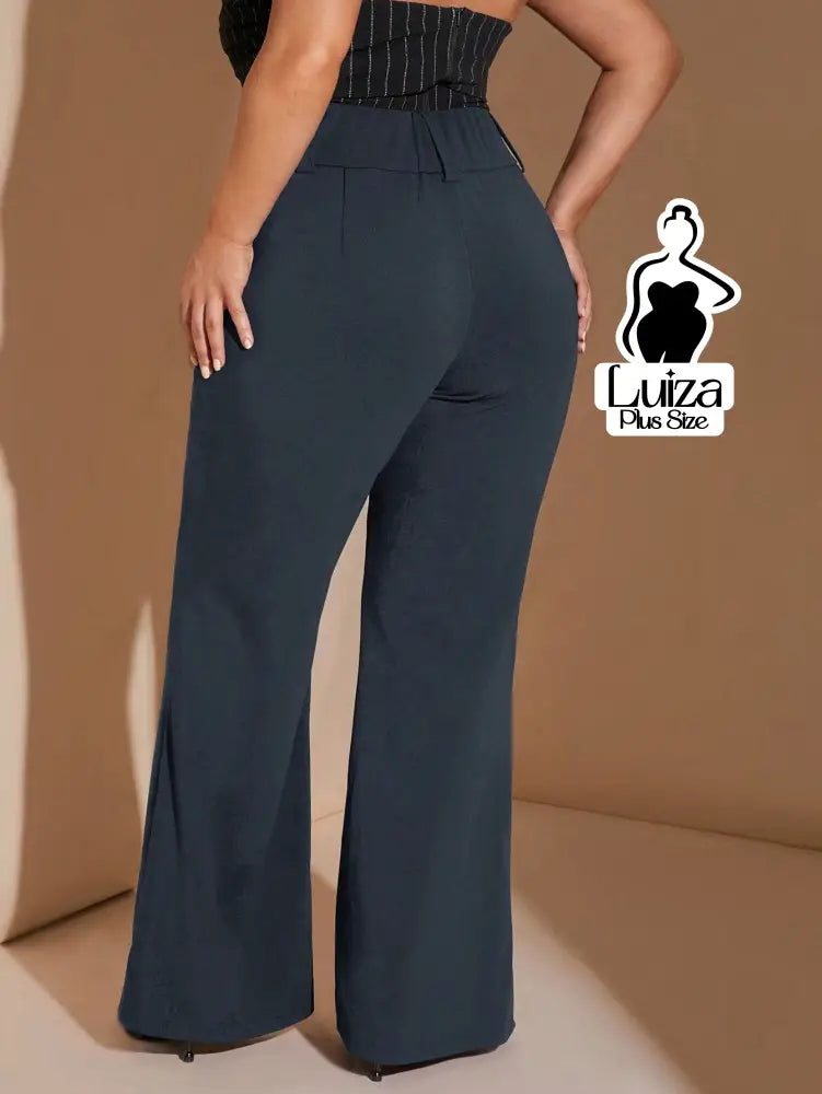Calça Flare Cintura Alta Botões Recorte Alfaiataria Plus Size Calça Flare Cintura Alta Botões Recorte Alfaiataria Plus