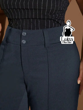 Calça Flare Cintura Alta Botões Recorte Alfaiataria Plus Size Calça Flare Cintura Alta Botões Recorte Alfaiataria Plus