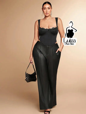 Calça Flare Efeito Couro Cintura Alta Elegante Plus Size Calça Flare Efeito Couro Cintura Alta Elegante Plus Size