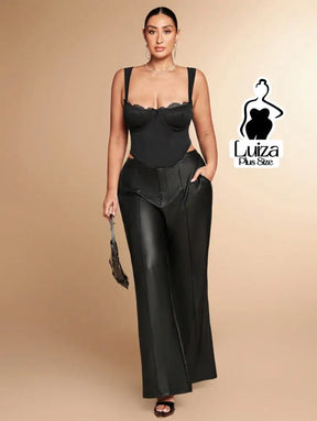 Calça Flare Efeito Couro Cintura Alta Elegante Plus Size Calça Flare Efeito Couro Cintura Alta Elegante Plus Size