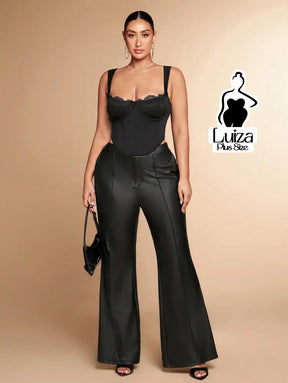 Calça Flare Efeito Couro Cintura Alta Elegante Plus Size Preto / G Calça Flare Efeito Couro Cintura Alta Elegante Plus